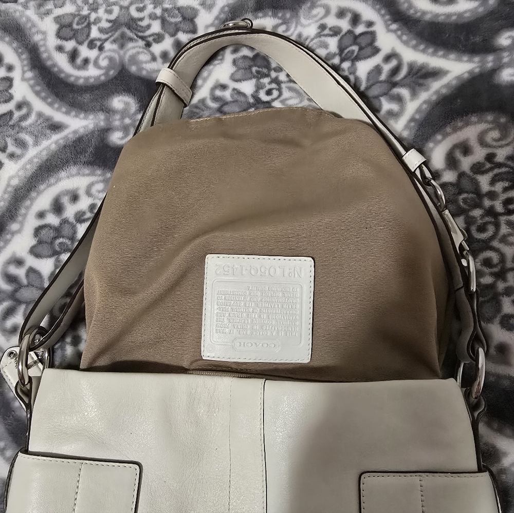 White Coach Shoulder Bag - Picture 8 of 9